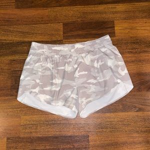Athleta Hustle Shorts - White Camo